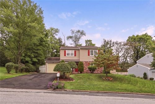1963 Latta St, Allentown, PA, 18104-1153 | Card Image