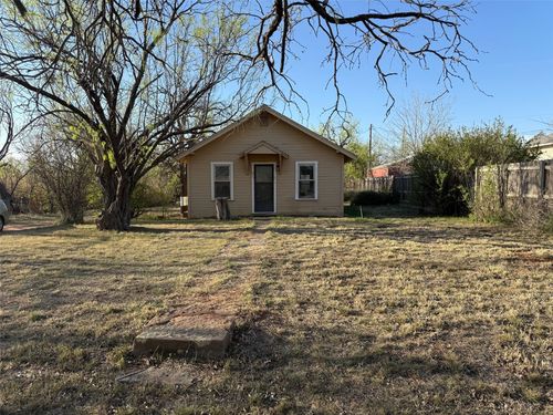 718 E Oliver St, Stamford, TX, 79553-4018 | Card Image