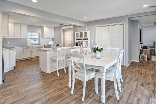 93 Page Ln, Westbury, NY, 11590-6239 | Card Image