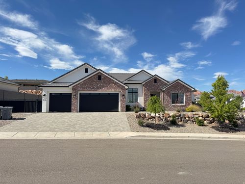 716 W Sunny Ledge Dr, Washington, UT, 84780-3576 | Card Image