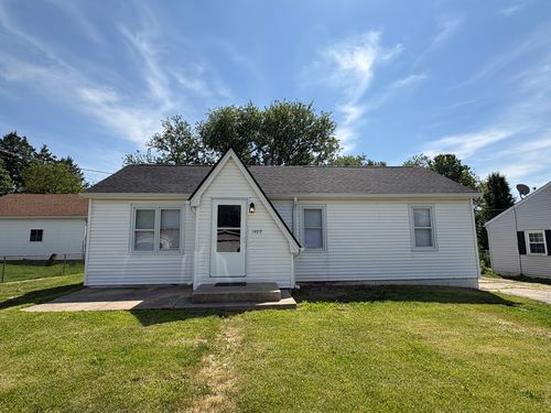 1409 Kelly St, Streator, IL, 61364-1253 | Card Image