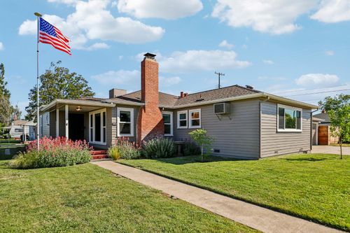 1215 W Walnut Street, Lodi, CA, 95240 | Card Image