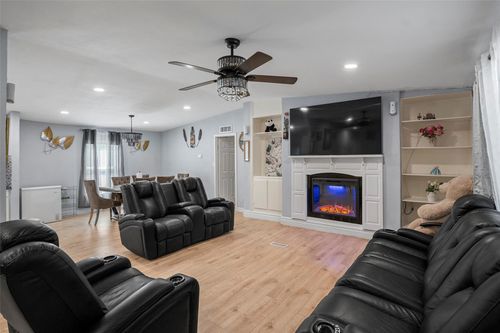 2061 Road 5100 Rd, Cleveland, TX, 77327-2641 | Card Image