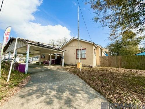 420 N Acadian Thruway, Baton Rouge, LA, 70806-3260 | Card Image