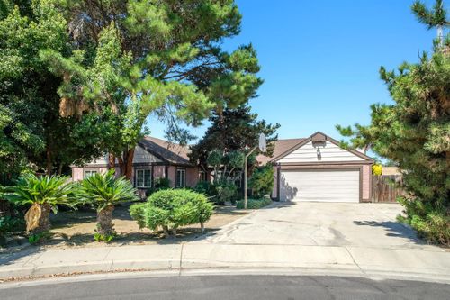 647 W Sycamore Ct, Reedley, CA, 93654-2028 | Card Image