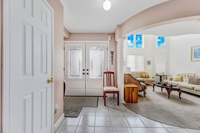 164 Dixon Dr, House other with 4 bedrooms, 3 bathrooms and 2 parking in Milton ON | Image 5