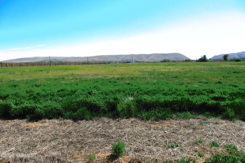 4200 Hwy 24 Hwy, Yakima, WA, 98901 | Card Image