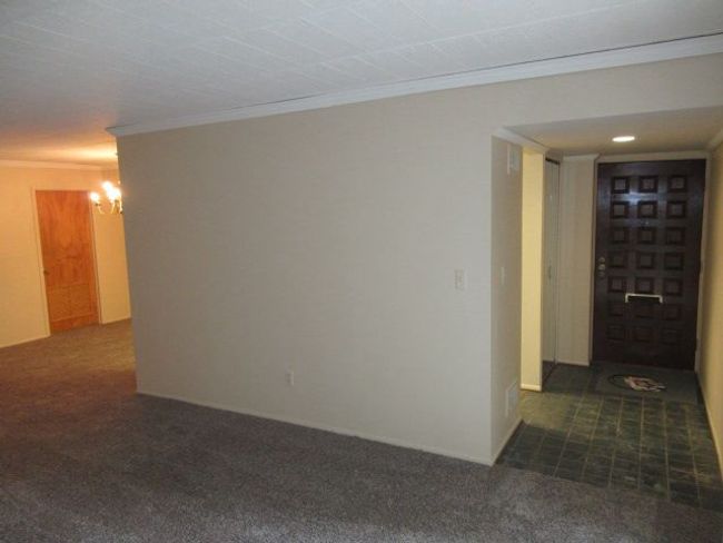 18447 University Park Dr, Condo with 2 bedrooms, 1 bathrooms and null parking in Livonia MI | Image 9