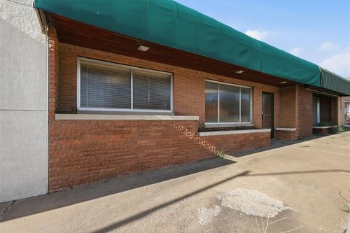 720 Delaware St, Perry, OK, 73077-6425 | Card Image
