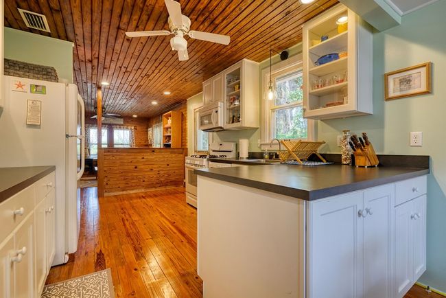 12403 Cedar St, House other with 2 bedrooms, 1 bathrooms and null parking in Cedar Key FL | Image 7