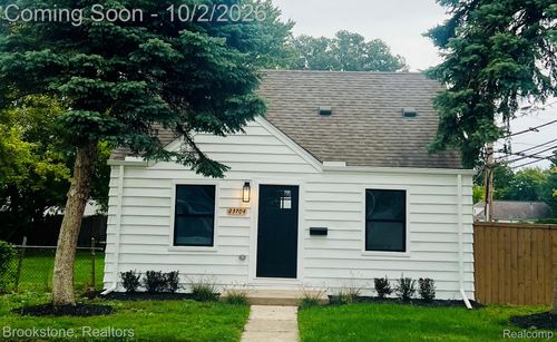 23704 Piper Ave, Eastpointe, MI, 48021-1736 | Card Image