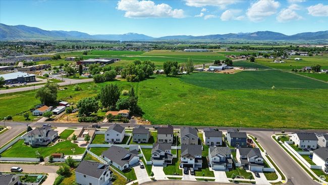 Aerial view of residential area featuring a mountain backdrop | Image 27