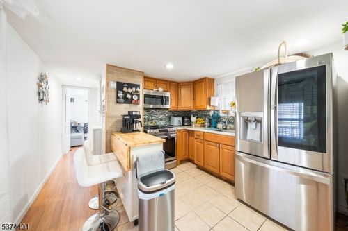33 Adult Dr, Moonachie, NJ, 07074-1812 | Card Image