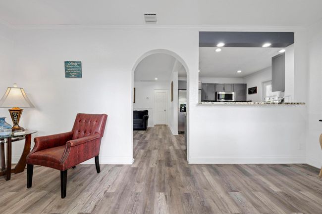 422 49 Th St, House other with 2 bedrooms, 1 bathrooms and null parking in West Palm Beach FL | Image 6