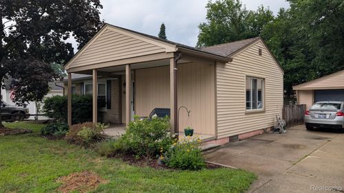 18274 Myron St, Livonia, MI, 48152-3027 | Card Image