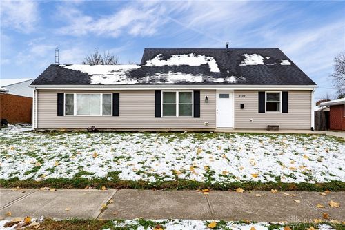 2142 Michigan Dr, Xenia, OH, 45385-4514 | Card Image
