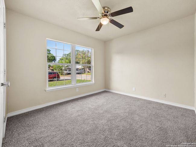 4819 Corian Oak Dr, House other with 3 bedrooms, 2 bathrooms and null parking in Kirby TX | Image 14