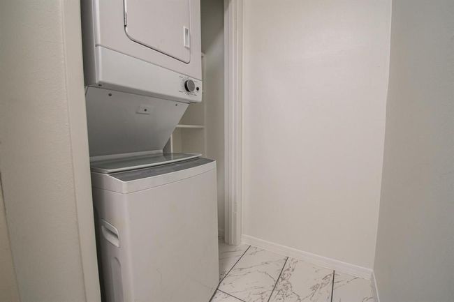APT-3 - 1818 Augusta Dr, Townhouse with 2 bedrooms, 1 bathrooms and 1 parking in Houston TX | Image 11