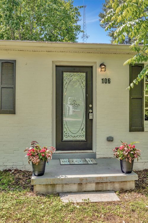 106 Julian St, Mc Minnville, TN, 37110-1621 | Card Image
