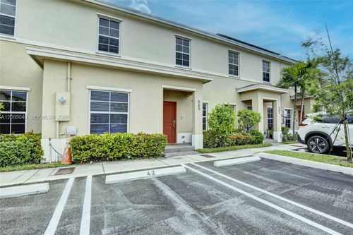 565 Ne 5th Pl, Florida City, FL, 33034-3288 | Card Image