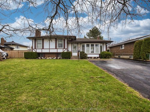 102 Meredith Dr, St Catharines, ON, L2M6C7 | Card Image