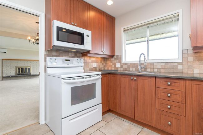 416 Parkhill Terr, House other with 5 bedrooms, 3 bathrooms and 8 parking in Ladysmith BC | Image 22