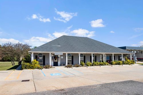 suite-e-7196 Us Highway 61, Saint Francisville, LA, 70775-4541 | Card Image