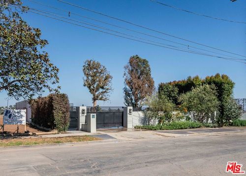 1144 Chautauqua Blvd, Pacific Palisades, CA, 90272-4403 | Card Image