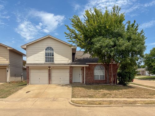 3216 Fountain Pkwy, Hurst, TX, 76053-7544 | Card Image