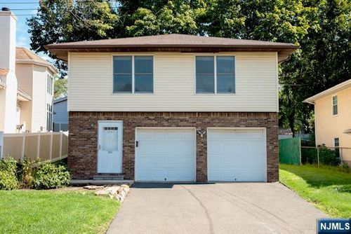 2052 Hoefleys Ln, Fort Lee, NJ, 07024-2942 | Card Image