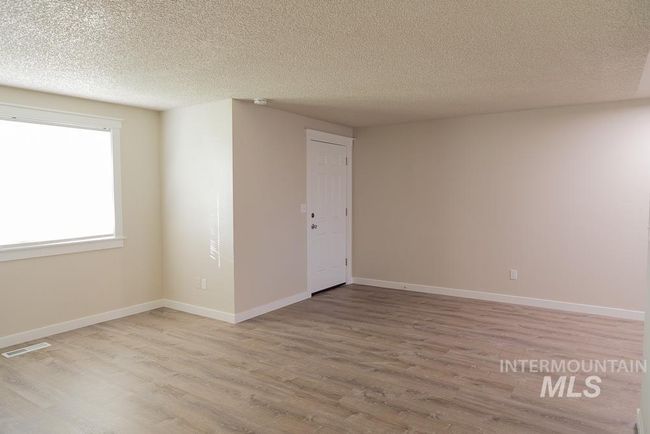 APT-2 - 1133 Fortner St, Condo with 3 bedrooms, 1 bathrooms and null parking in Ontario OR | Image 5
