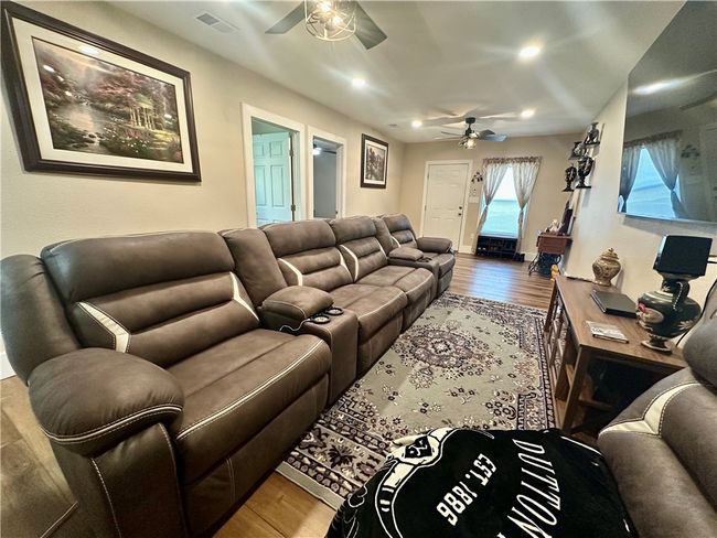 1069 Highway 72, House other with 4 bedrooms, 2 bathrooms and null parking in Three Rivers TX | Image 37