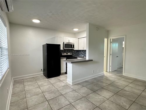 3-840 Ne 17th Ter, Fort Lauderdale, FL, 33304 | Card Image