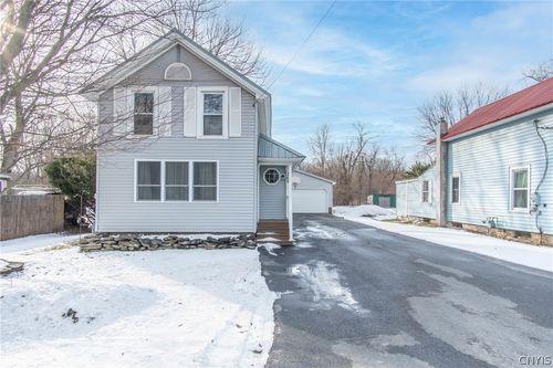 265 Hunt St, Watertown, NY, 13601-9452 | Card Image