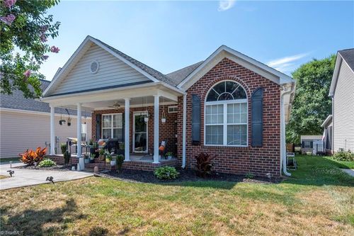 6648 Springfield Village Ln, Clemmons, NC, 27012-8986 | Card Image