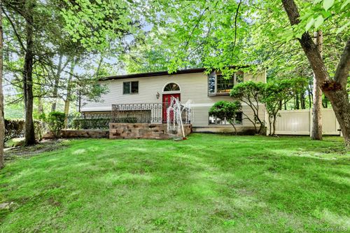 15 Balmoral Dr, Spring Valley, NY, 10977-6914 | Card Image