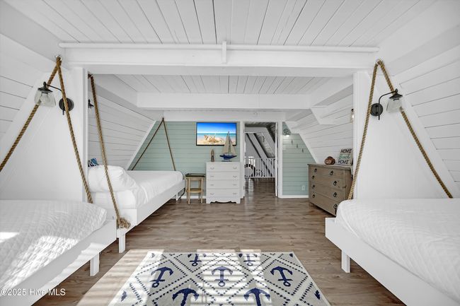 3 queen sized hanging beds on 2 nd floor | Image 17