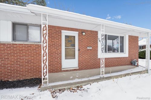 707 Briarwood Ln, Fenton, MI, 48430-1830 | Card Image