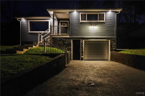 219 Barrington Rd, Syracuse, NY, 13214-1404 | Card Image