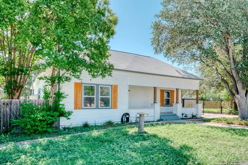 1301 Avenue K, Hondo, TX, 78861-1325 | Card Image