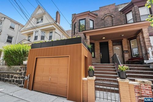 41 47th St, Weehawken, NJ, 07086-7103 | Card Image