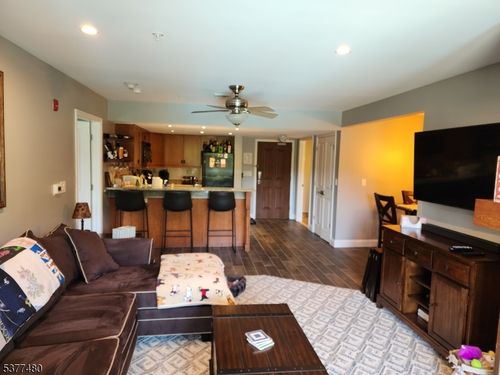 214-200 State Rt 94, Vernon, NJ, 07462-3323 | Card Image