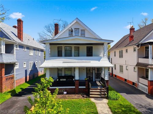 829 Helmsdale Rd, Cleveland Heights, OH, 44112-2301 | Card Image