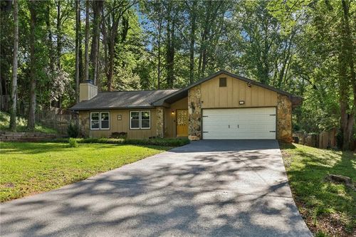 562 Rimrock Trl, Stone Mountain, GA, 30083-4555 | Card Image