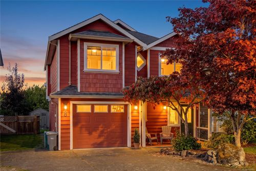 8 Stoneridge Dr, Victoria, BC, V9B6L4 | Card Image