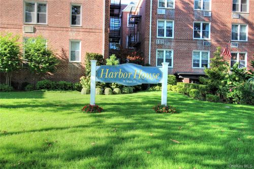 2-q-16 Main St, Hempstead, NY, 11550-4020 | Card Image
