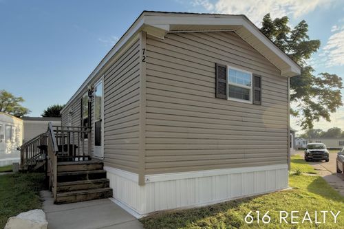 72 N Green Meadow St Se, Grand Rapids, MI, 49548-6829 | Card Image