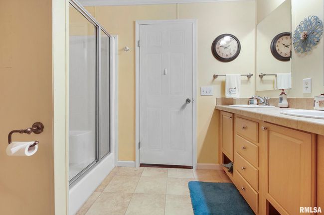 205 Sassie Ln, House other with 3 bedrooms, 2 bathrooms and null parking in Herrin IL | Image 16
