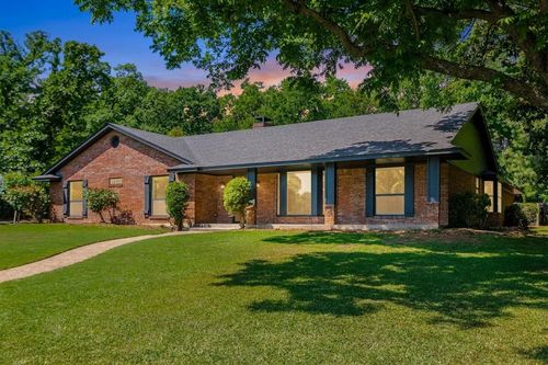 101 Hollyhill Ln, Denton, TX, 76205-5451 | Card Image
