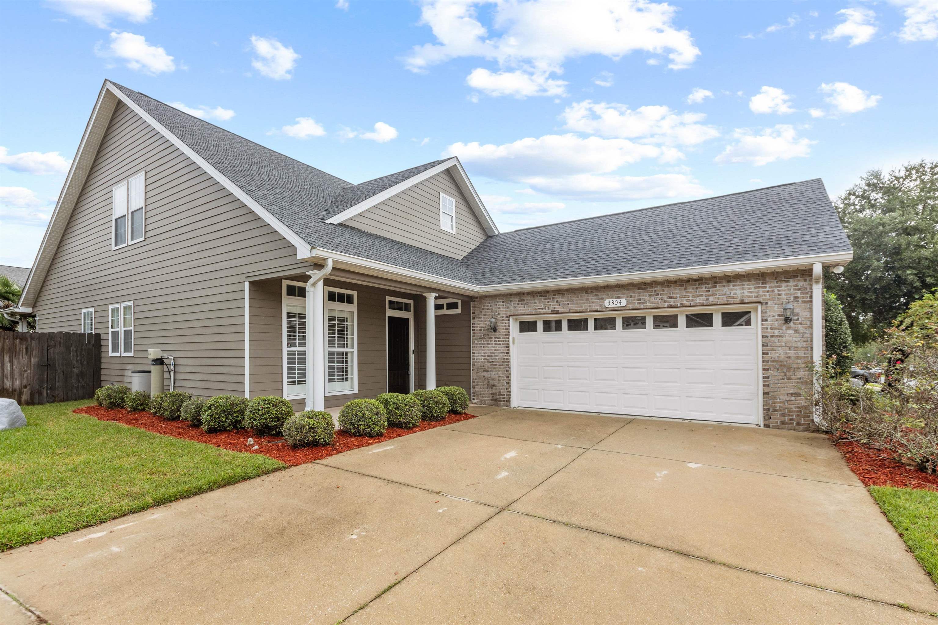 Aqua Ridge Way, Tallahassee, FL 32309
